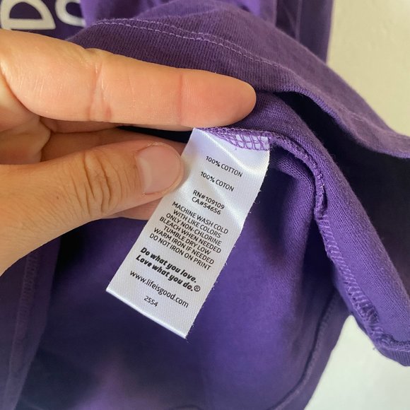 Life Is Good Womens Crusher Tee Size XS Read Between The Wines V Neck Shirt Top - Picture 10 of 10